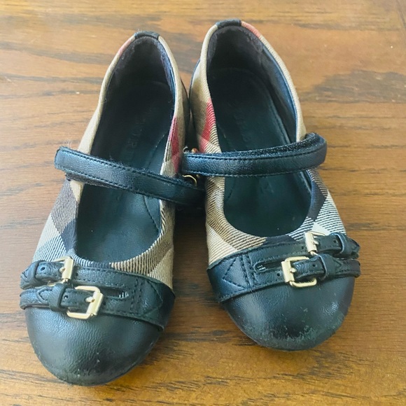 Authentic Burberry Kids shoe - Picture 2 of 8